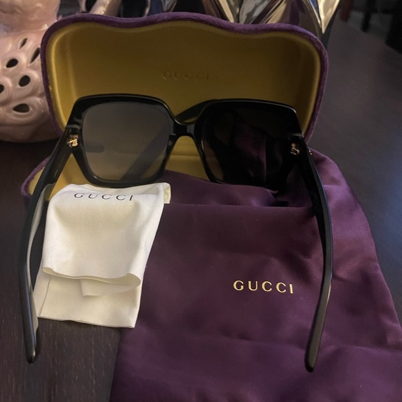 Gucci Womens 54mm brand new black frame square - Picture 3 of 7